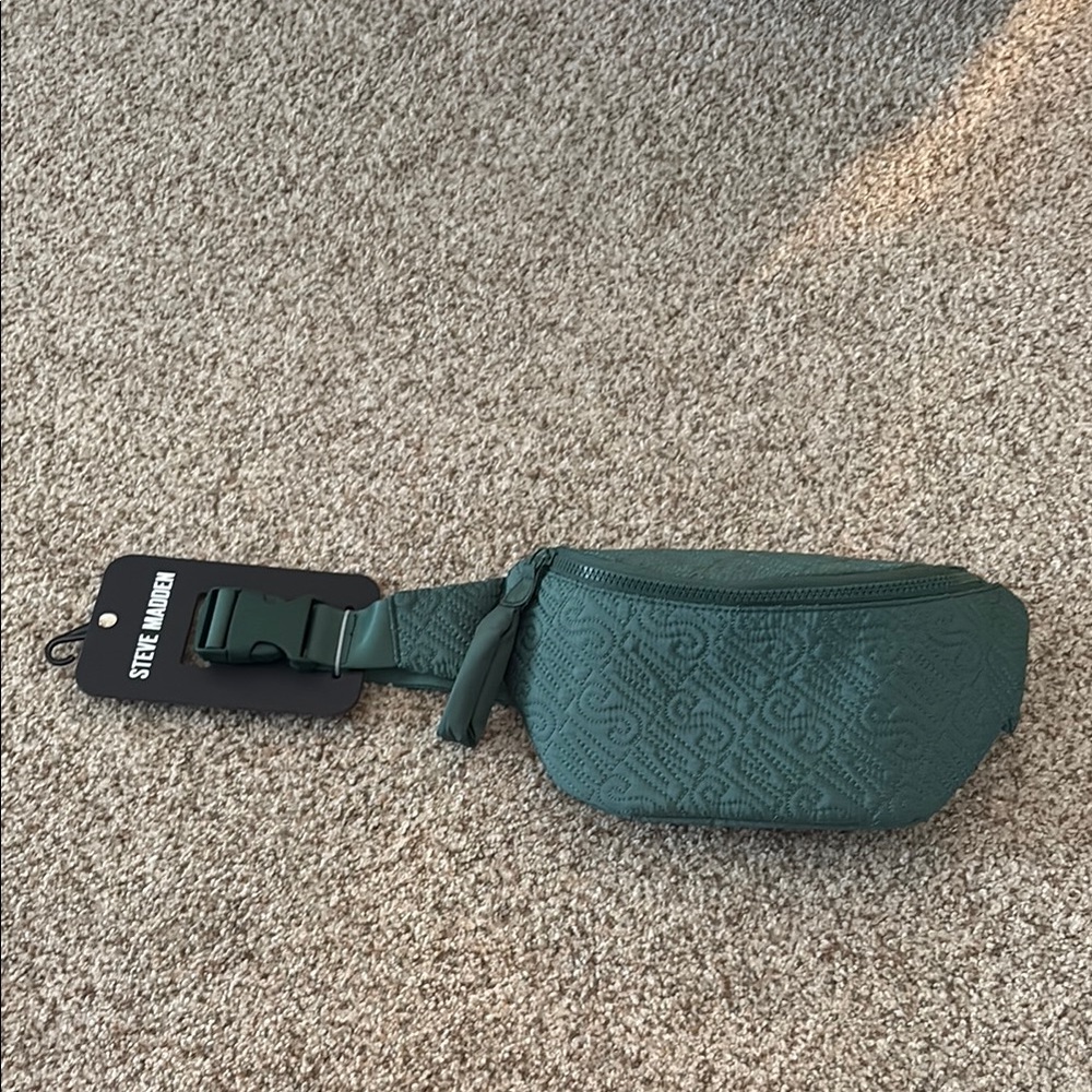 Steve Madden Green Crossbody Bag with Durable Design